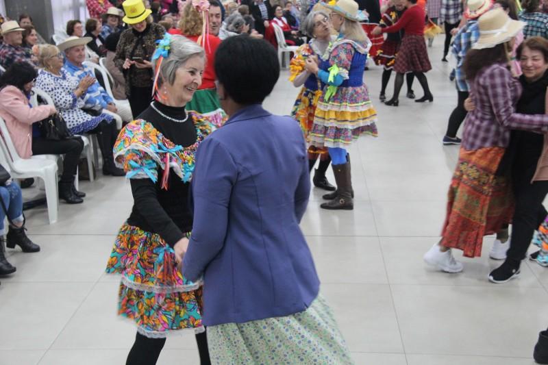 Festa julina anima idosos do Centro de Convivência da Terceira Idade