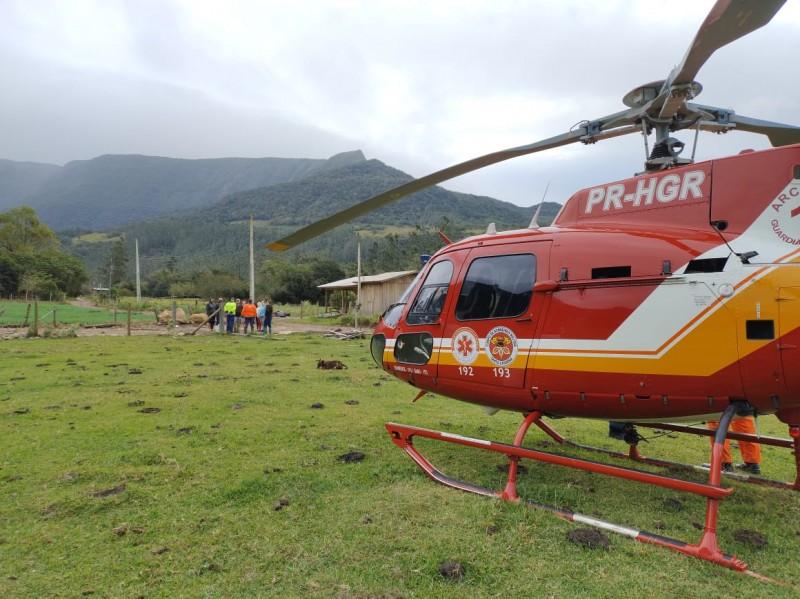 Praia Grande: bombeiros resgatam duas pessoas com o helicóptero Arcanjo 