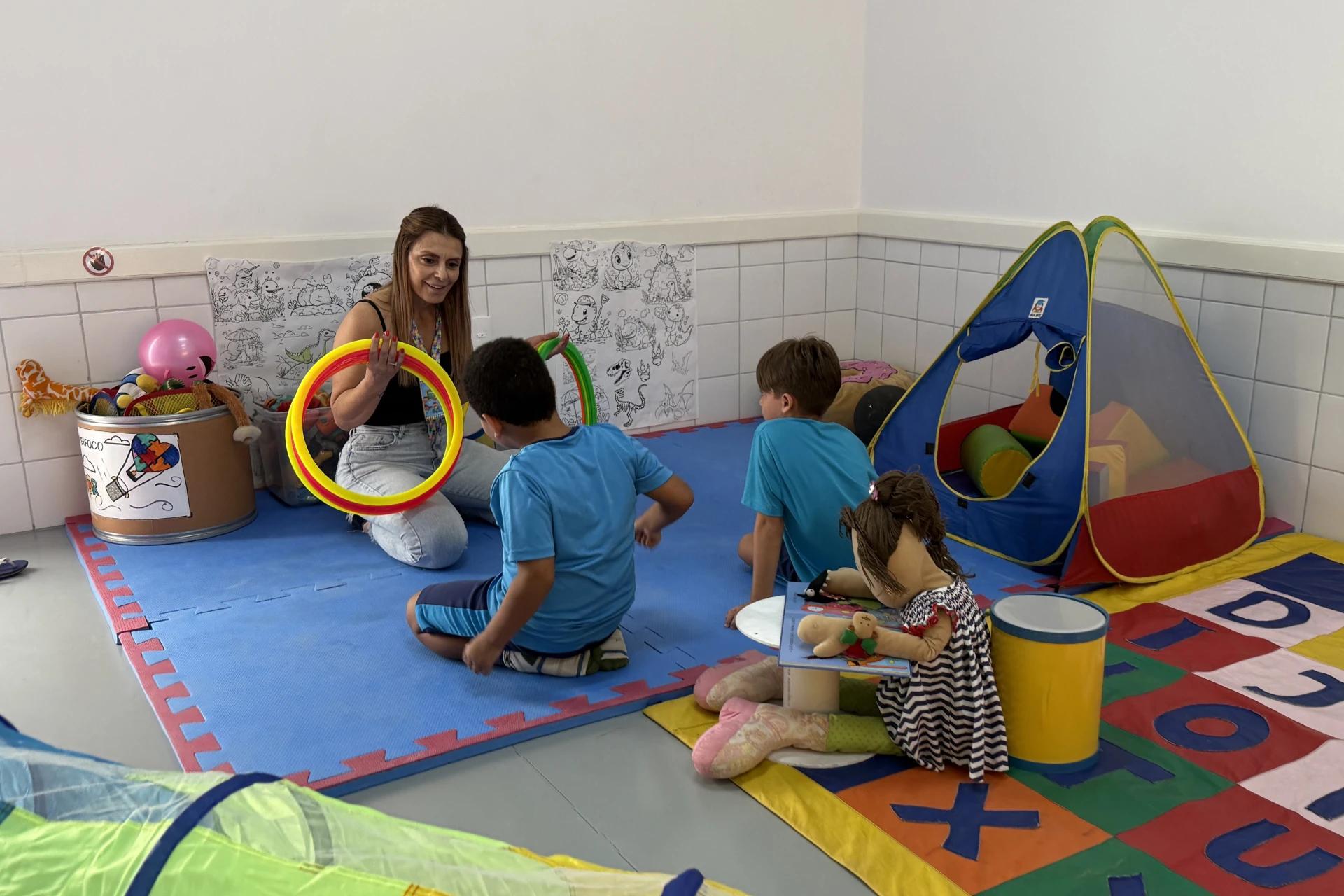 Salas especializadas fortalecem atendimento a estudantes com autismo