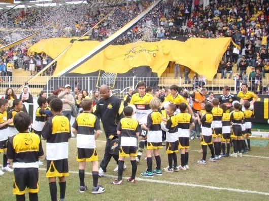 Oito mil aplaudem os pais e o Tigre
