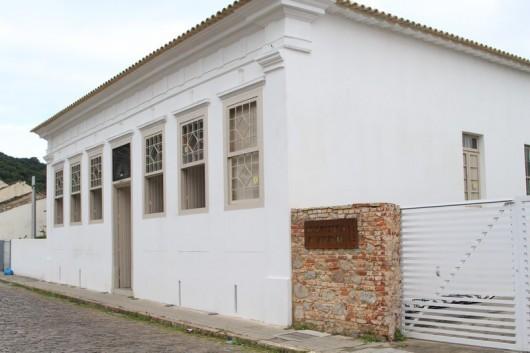 Após reforma, biblioteca de Laguna, aos poucos, recebe seu acervo