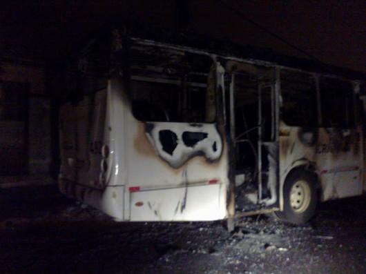 Noite violenta: Troca de tiros e dois ônibus incendiados nesta noite em Criciúma