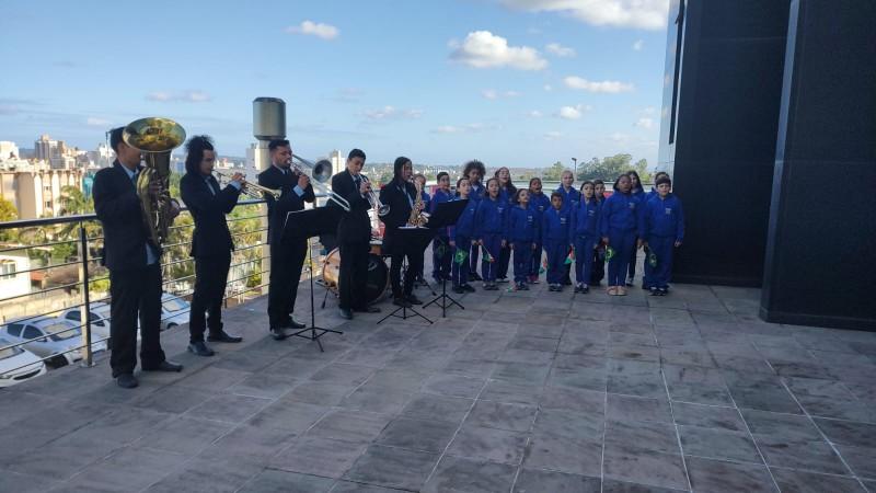 Bicentenário da Independência: alunos da EMEB Carlos Gorini e Banda Cruzeiro do Sul fazem homenagem 