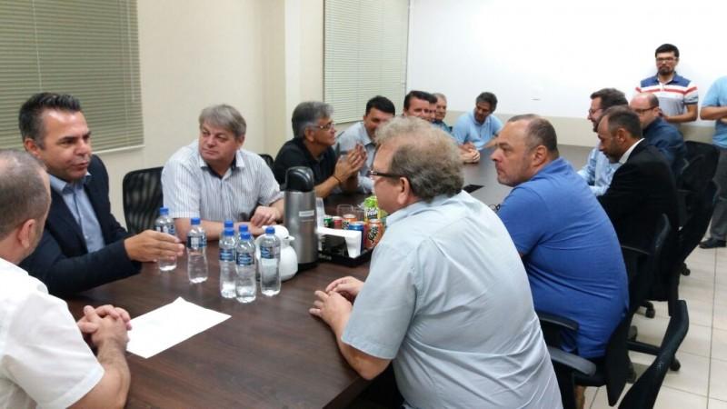 Assinado o convênio para a pavimentação e drenagem da rua José Salvaro