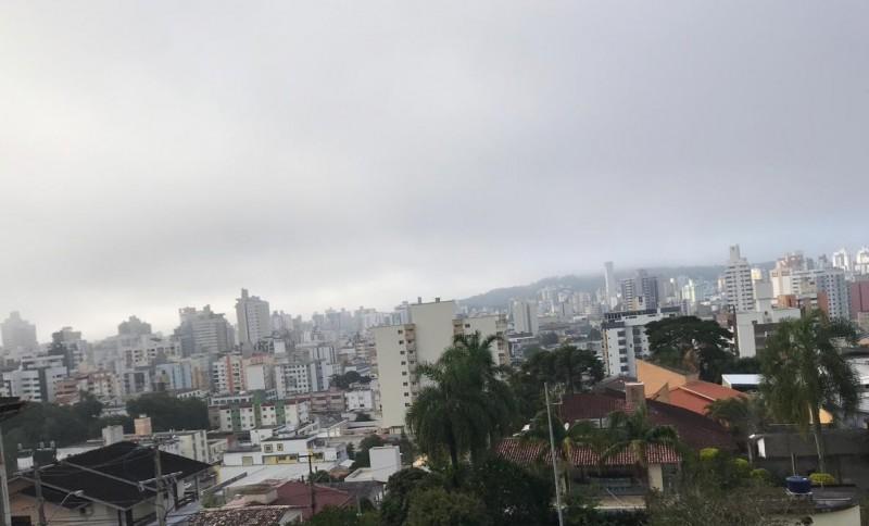 Semana começa com sol e temperaturas amenas; chuva chega na quarta-feira na região Sul