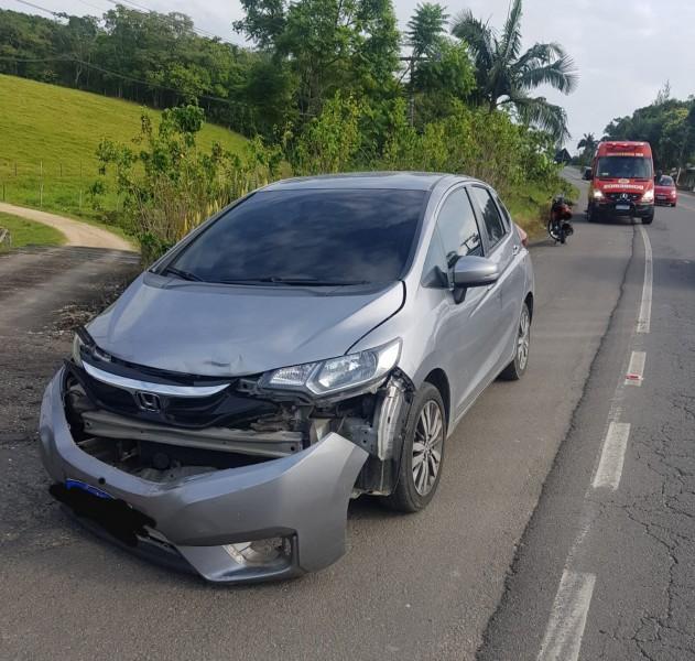 Colisão entre carro e moto deixa motociclista ferida em Cocal do Sul