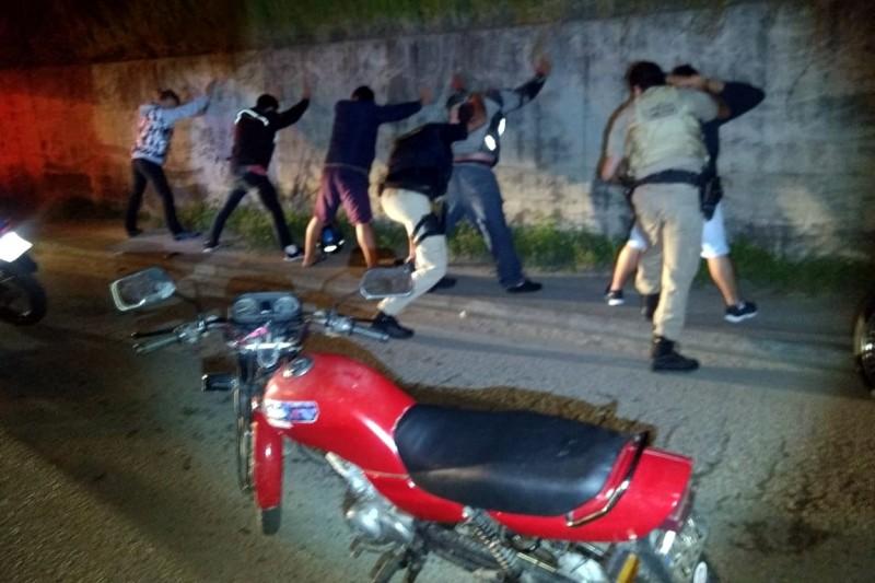 Adolescente é apreendido fazendo racha em moto com licenciamento vencido 