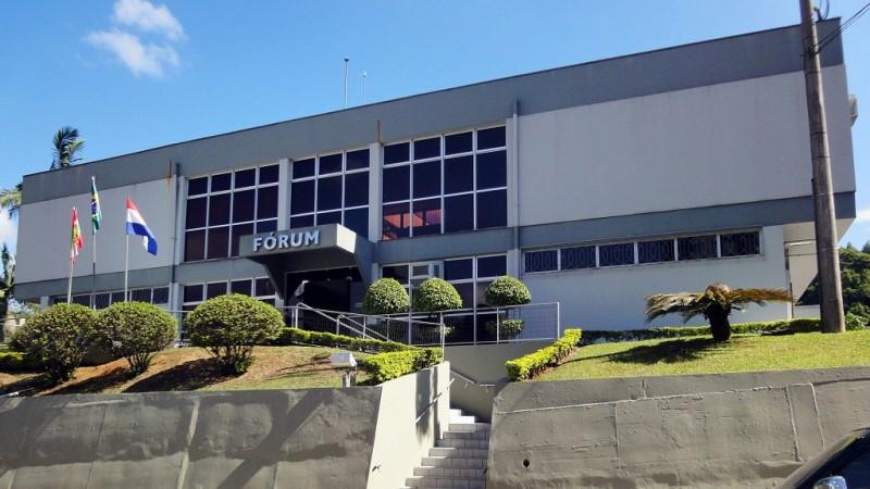 Justiça de Orleans suspende decreto que limitou funcionamento de supermercados no município