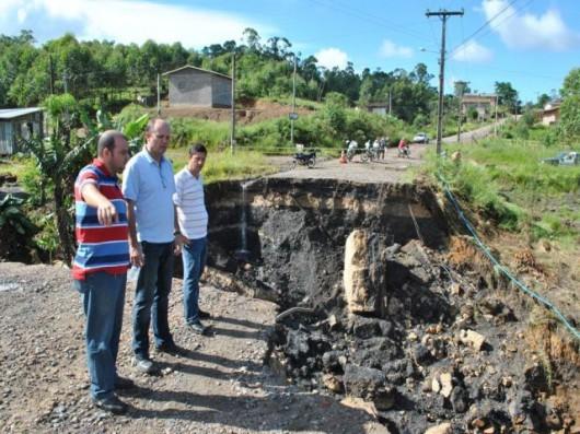 Geólogo vai analisar cratera de 30 metros