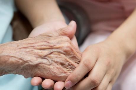 Fevereiro Roxo: mal de Alzheimer pode ser tratado com Medicina Nuclear