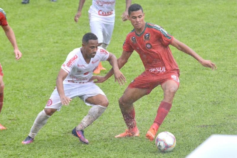 Próspera e Hercílio Luz empatam sem gols no primeiro jogo da final da Série B