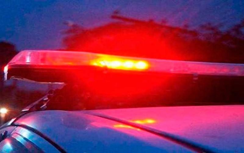 Homem baleado na cabeça encontrado em carro