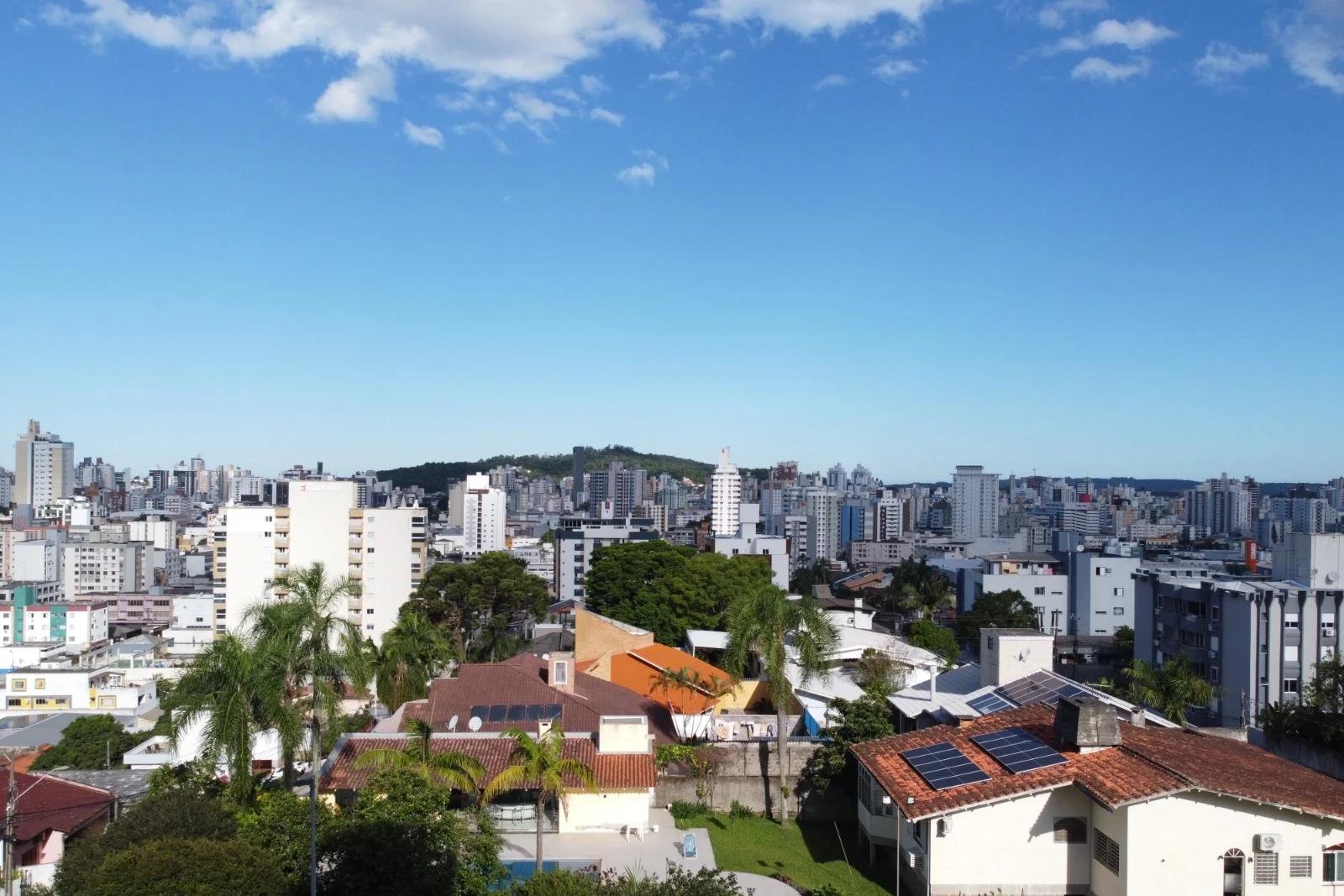 Domingo de sol e temperaturas em elevação em Criciúma