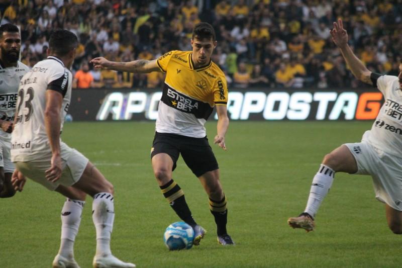 Criciúma sofre a primeira derrota na Série B e deixa escapar a liderança na tabela