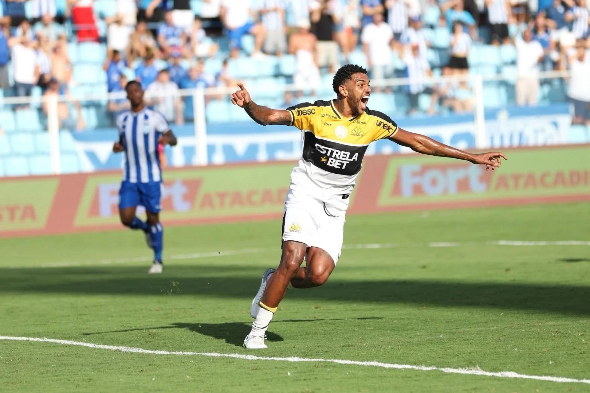 Cotado para ser titular contra o JEC, Popó quer confirmar nova fase com a camisa carvoeira