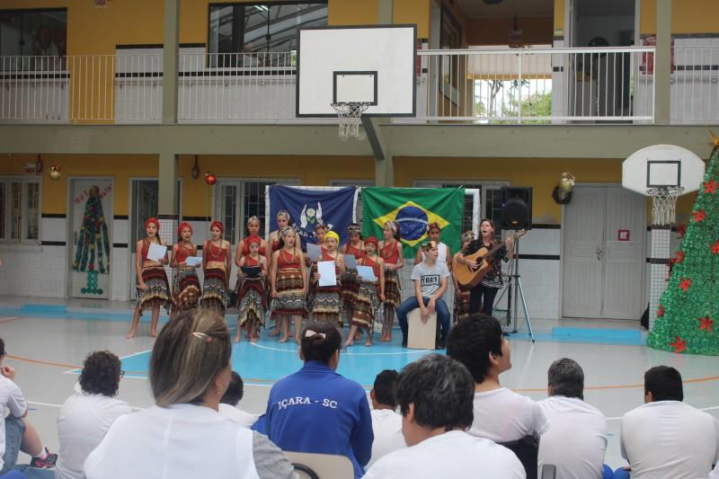 Natal Étnico leva alegria para alunos da Apae