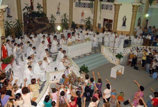 Bênção lota igreja matriz de Praia Grande