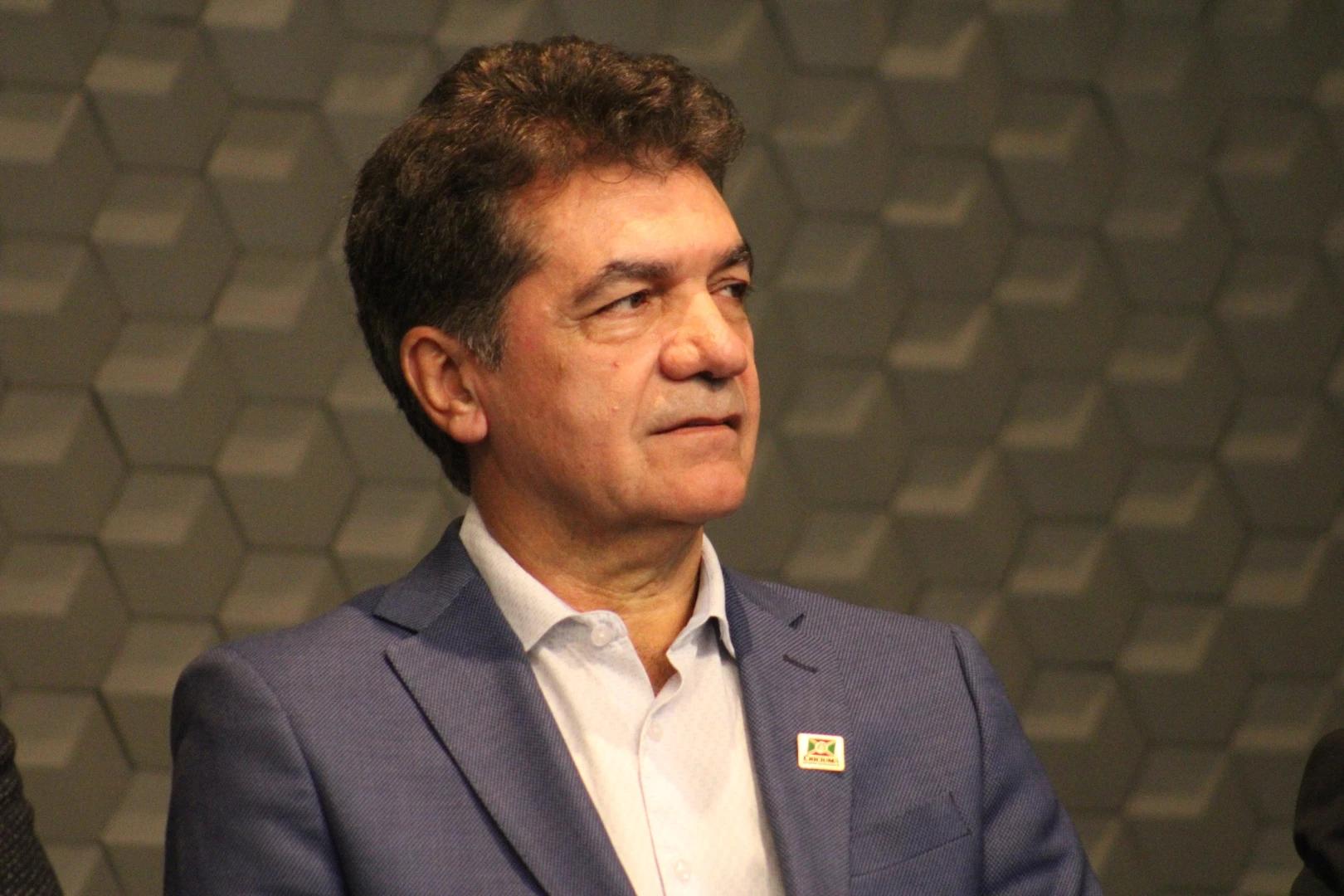 Salvaro retorna ao Paço Municipal hoje e afirma estar revigorado e determinado a cumprir o mandato