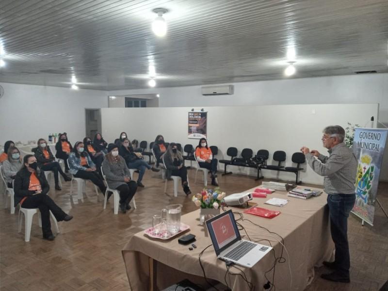 Servidores de Siderópolis recebem capacitação sobre Lei Maria da Penha