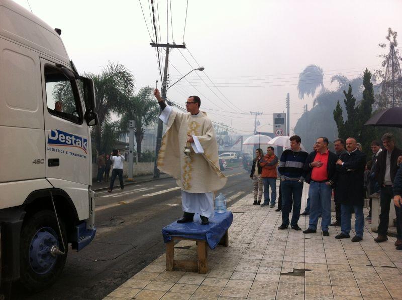 VÍDEO: Devotos de São Cristóvão celebram paz no trânsito