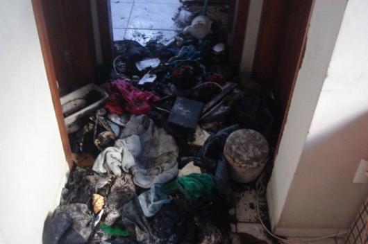 Corpo de Bombeiros é acionado para conter chamas em prédio de Tubarão
