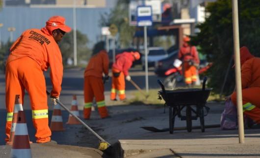 Trabalhadores do projeto Criciúma Limpa chegam aos bairros