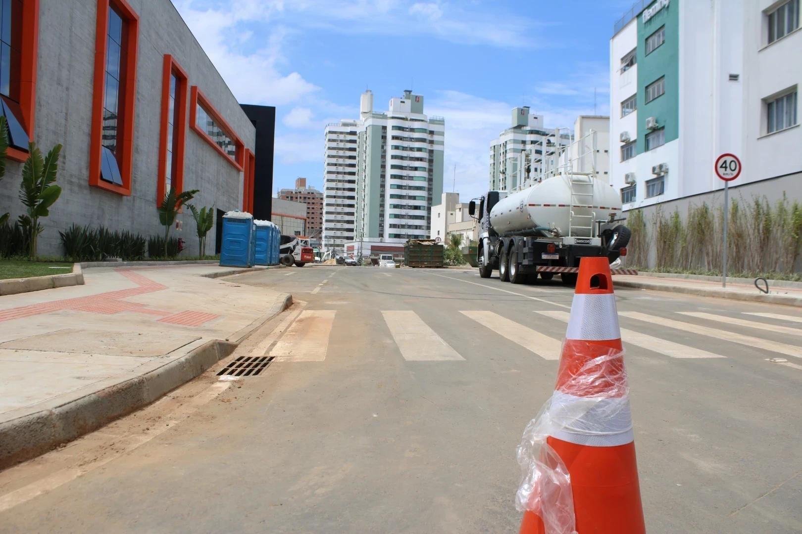 Rua Zefiro Giassi já está liberada para o tráfego de veículos na área central de Criciúma