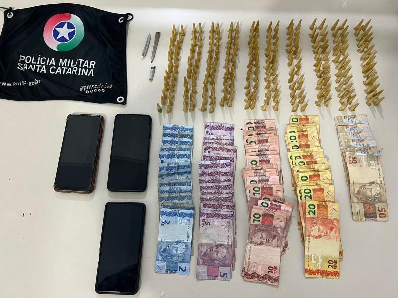 PM apreende mais de 250 porções de cocaína em Tubarão 
