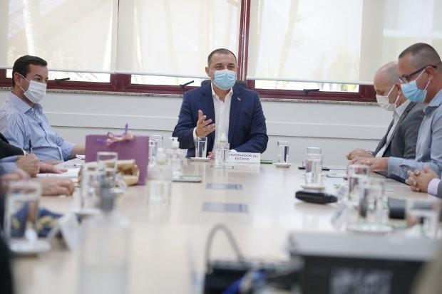 Carlos Moisés reúne secretários e determina ações para acelerar entregas do Governo do Estado 