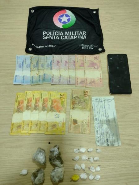 Casal é preso após PM encontrar maconha e cocaína em casa em Praia Grande