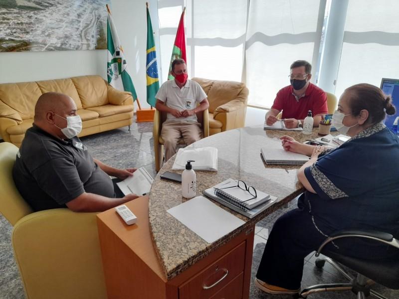 Prefeita de Lauro Müller e Sindicato dos Servidores discutem reajuste salarial