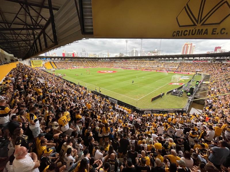 Com expectativa de casa cheia, Criciúma recebe o Vasco com chance de subir na tabela do Brasileirão