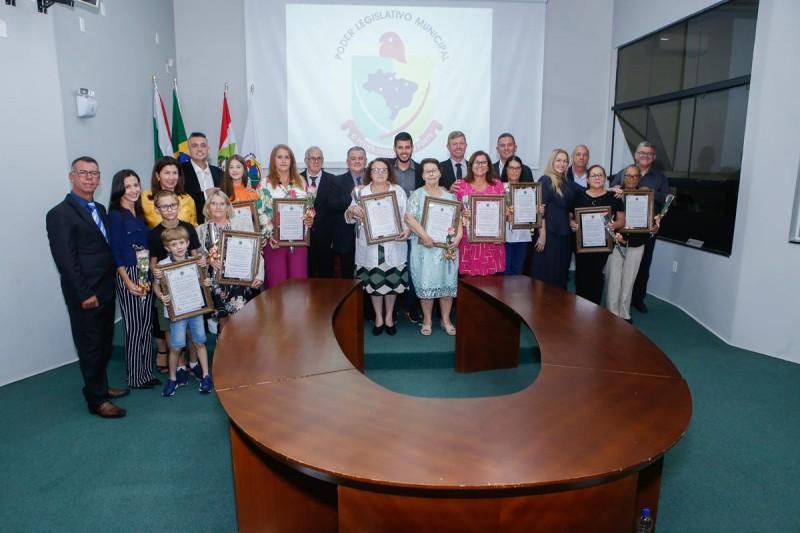 Câmara de Forquilhinha entrega Moção de Aplauso às Mulheres
