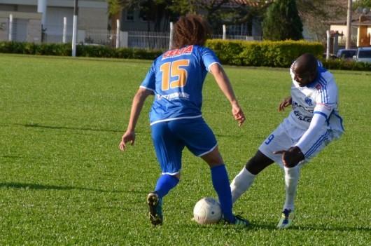 Metropolitano vence e é líder do Grupo B