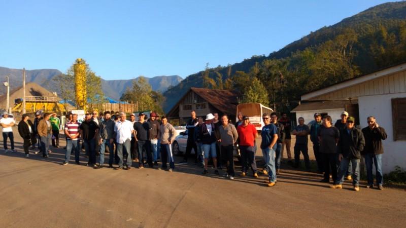 Empresários e produtores rurais protestam contra o fechamento da Serra da Rocinha 