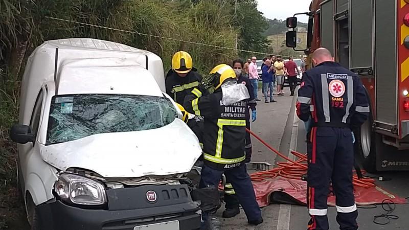 Colisão frontal deixa dois feridos na SC-108, entre Criciúma e Cocal do Sul