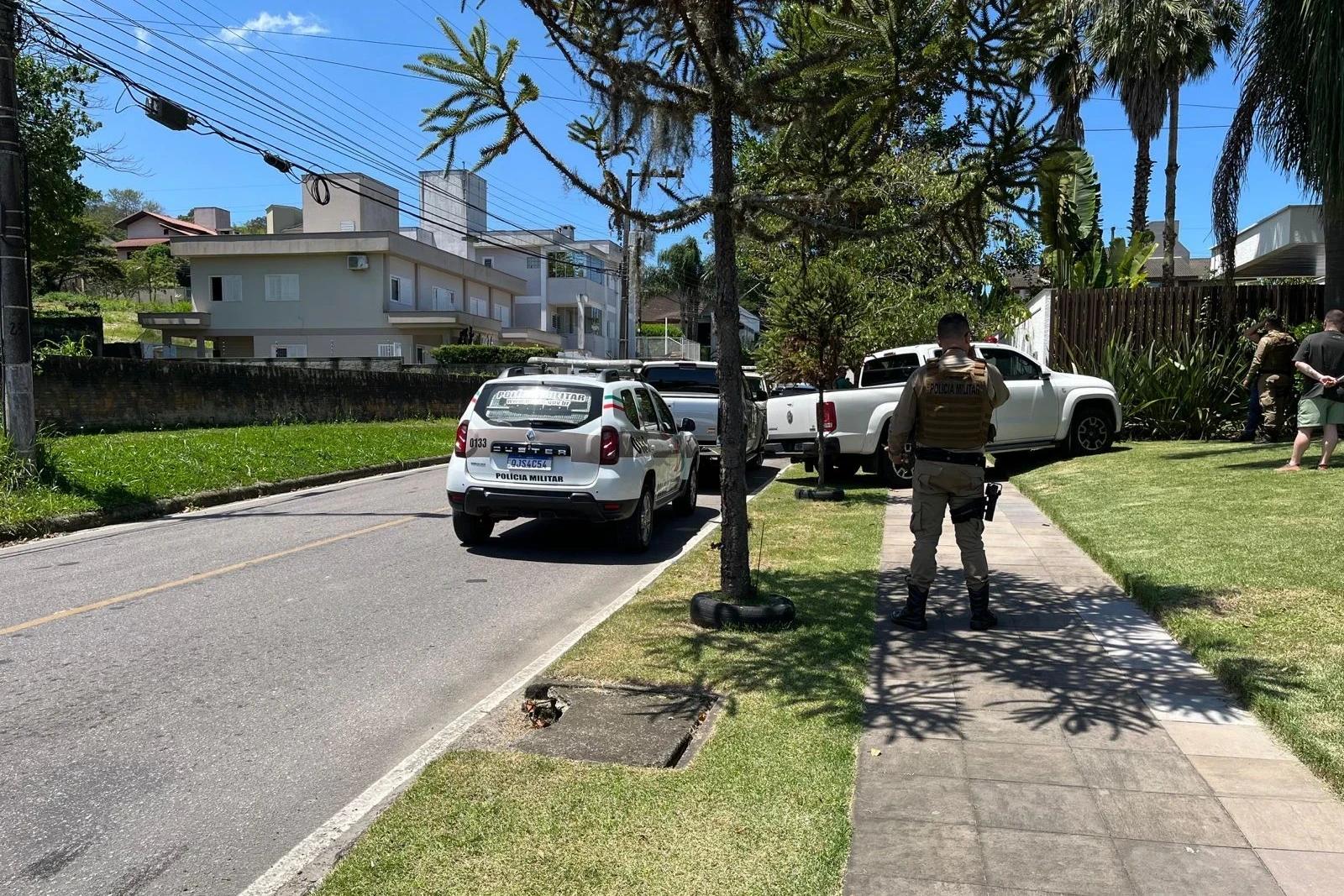 Criciúma: com troca de tiros, Polícia Civil faz busca por suspeitos de sequestro no Paraná