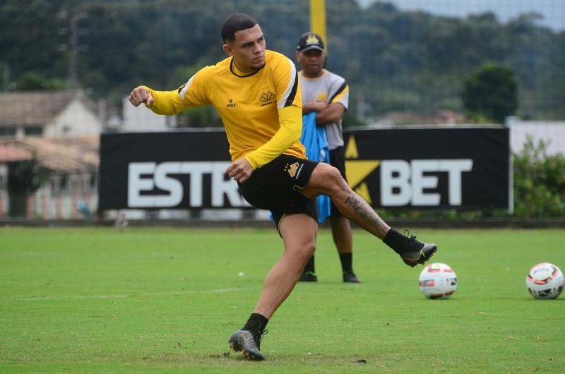 Criciúma enfrenta o Brusque neste sábado pelo título estadual 