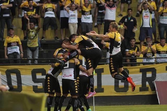 Em noite de homenagens a Alexandre, Tigre reencontra o caminho da vitória