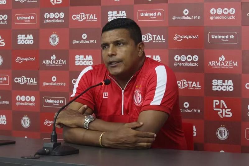 Alexandre Lopes destaca semana de trabalho do Hercílio Luz para enfrentar o Criciúma 