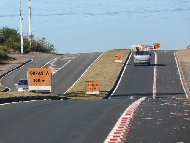 Com 77% de conclusão, iluminação da Via Rápida será prioridade nos viadutos      