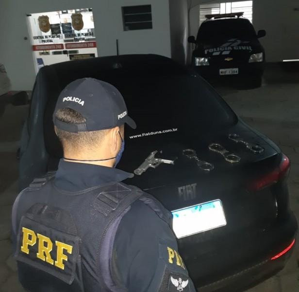 Carro roubado em Criciúma é recuperado na BR-101; três são detidos