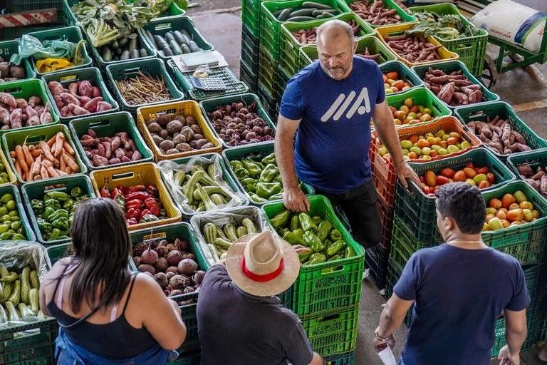 Pelo segundo mês seguido, grupo de alimentação e bebidas registra queda de preços no Brasil