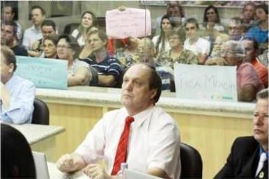 Dajori rebate denúncias após leitura de ofício no Legislativo
