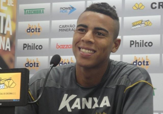 Gustavo é emprestado ao Resende