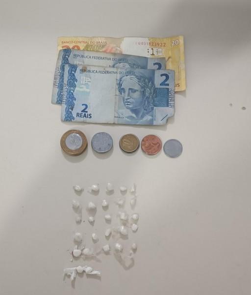 Mulher com tornozeleira eletrônica é presa com pedras de crack em Tubarão 