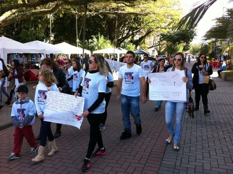 VÍDEO: Dor, revolta e impunidade voltam a silenciar a Nereu