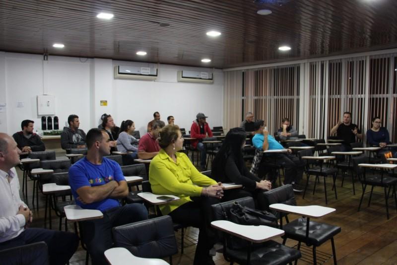 Prefeitura de Lauro Müller inicia curso gratuito de carpintaria