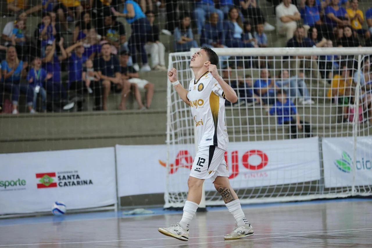 Criciúma Futsal recebe o líder do Campeonato Brasileiro
