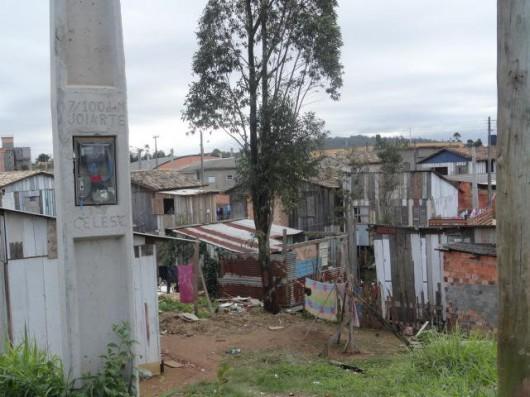 Mais famílias carentes recebem agasalhos neste final de semana